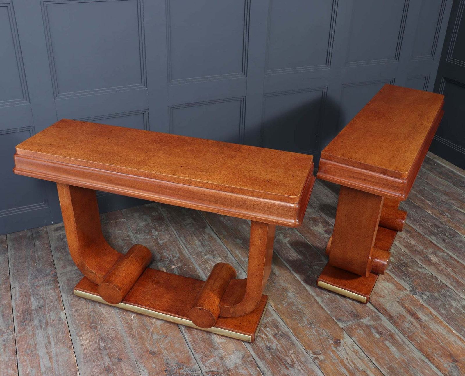 photo vinterior Pair Of French Art Deco Console Tables In Amboyna C1925
