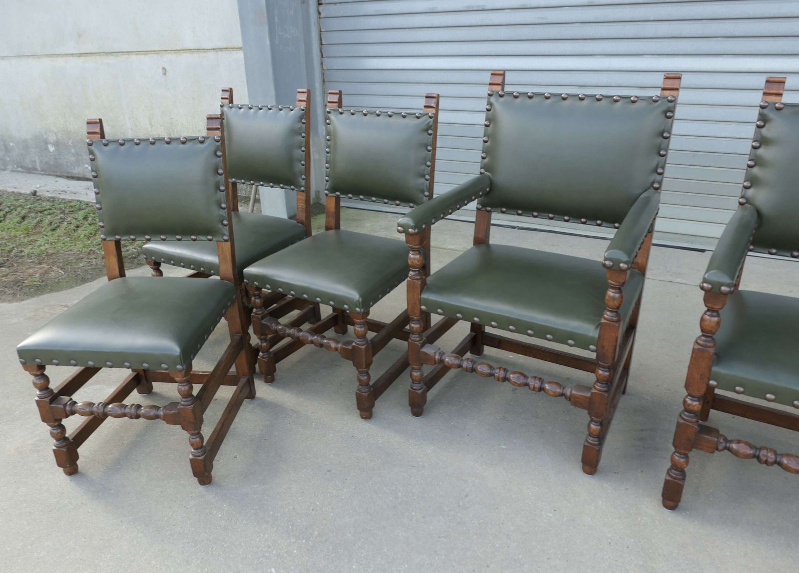 photo vinterior Mid Century Country Oak Refectory Table With Oak And Leather Dining Chairs