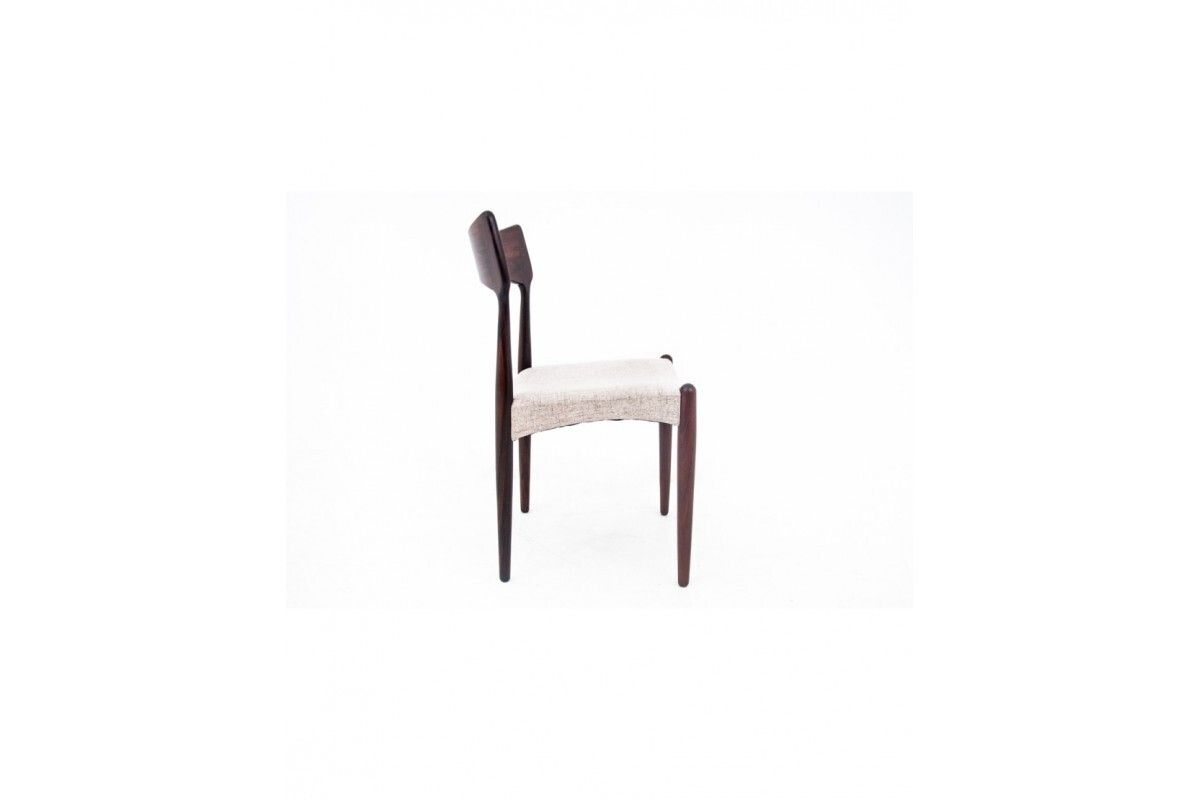 photo vintage Round Table With Four Chairs From The 1960s, Denmark. After Renovation.