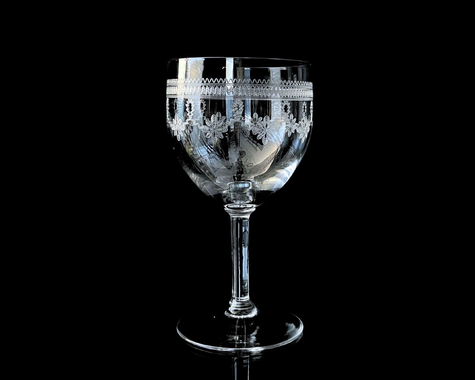 Art Nouveau Wijnglazen | 4 Stuks | Inhoud 9,5 Oz (280 Ml) | Gegraveerd Bloemenmotief photo furniture