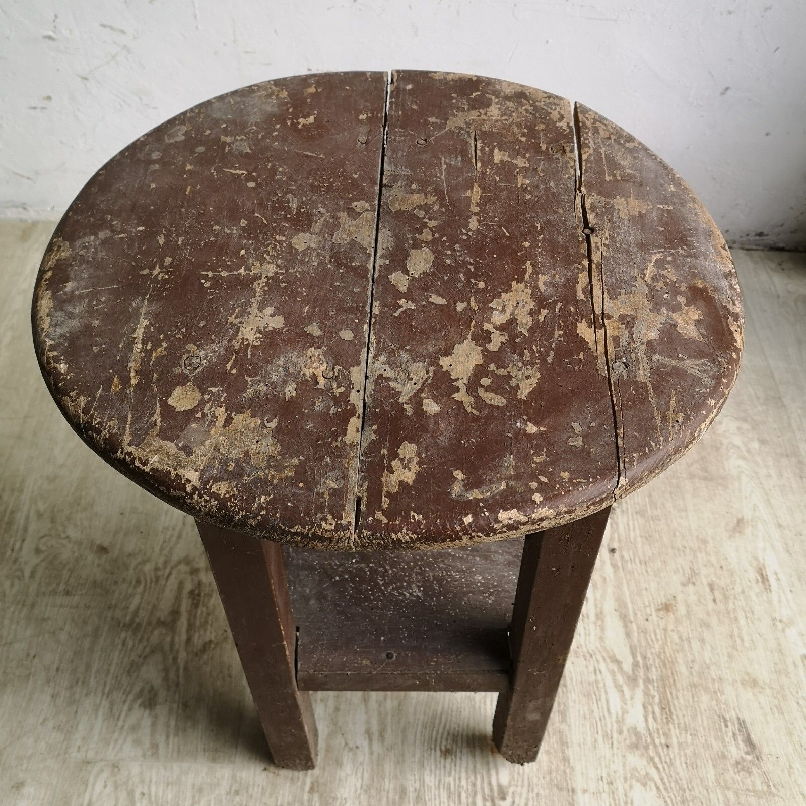 Set Of 2 Old Primitive Wooden Circular Tables Shabby Scratch Built, Atmospheric photo vinterior