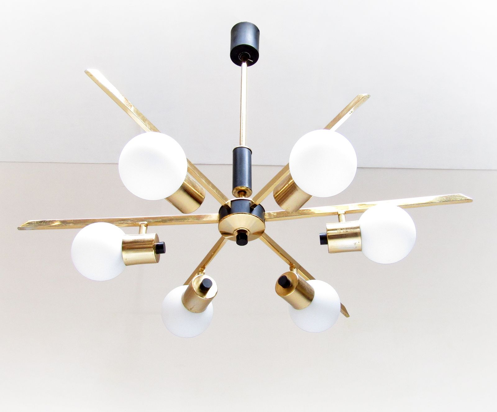 Large 1960s French Starburst Chandelier In Brass And Black By Maison Arlus photo vinterior