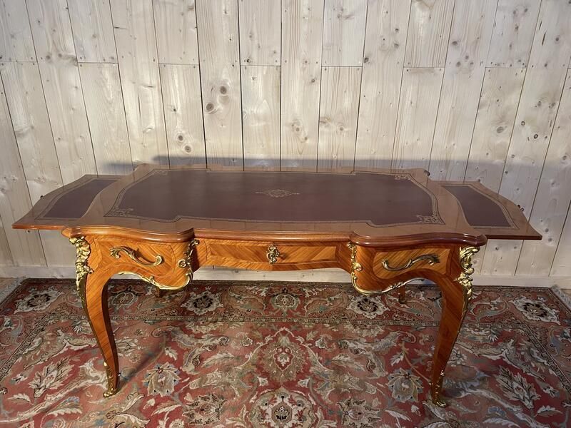 Bureau Plat De Milieu De Style Louis XV