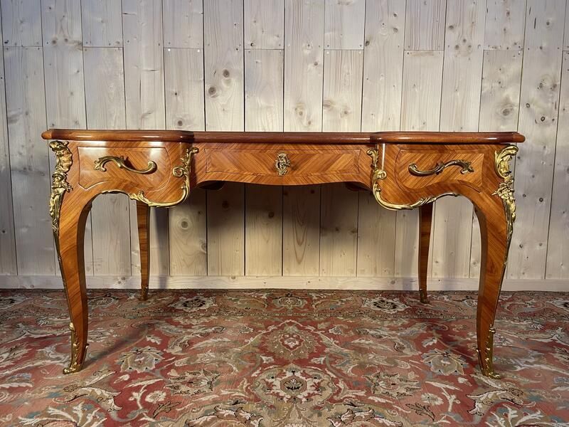 Bureau Plat De Milieu De Style Louis XV photo vinterior