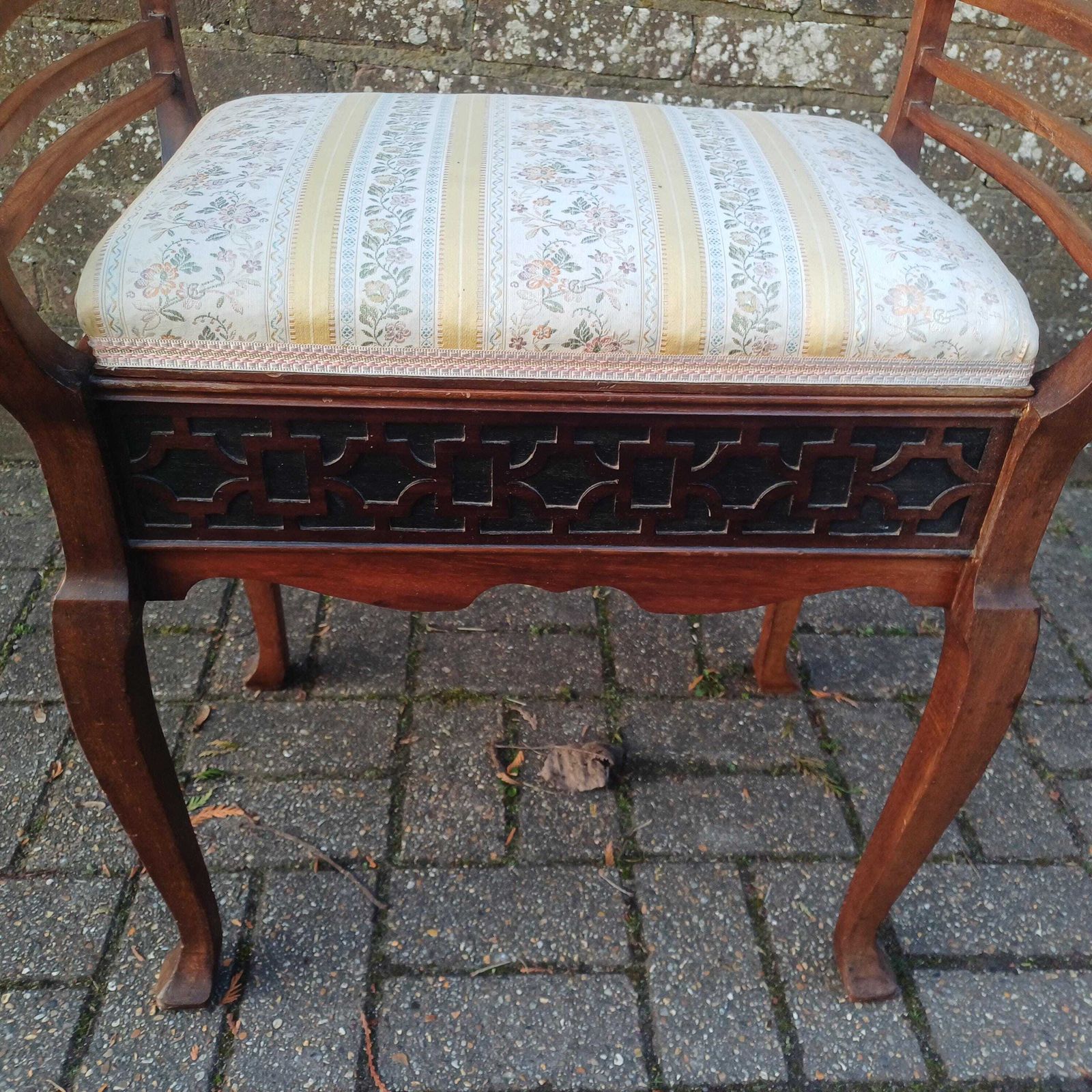 Very Large Antique Late Victorian Mahogany Piano Stool – Elegant Fretwork, Storage Compartment photo vinterior