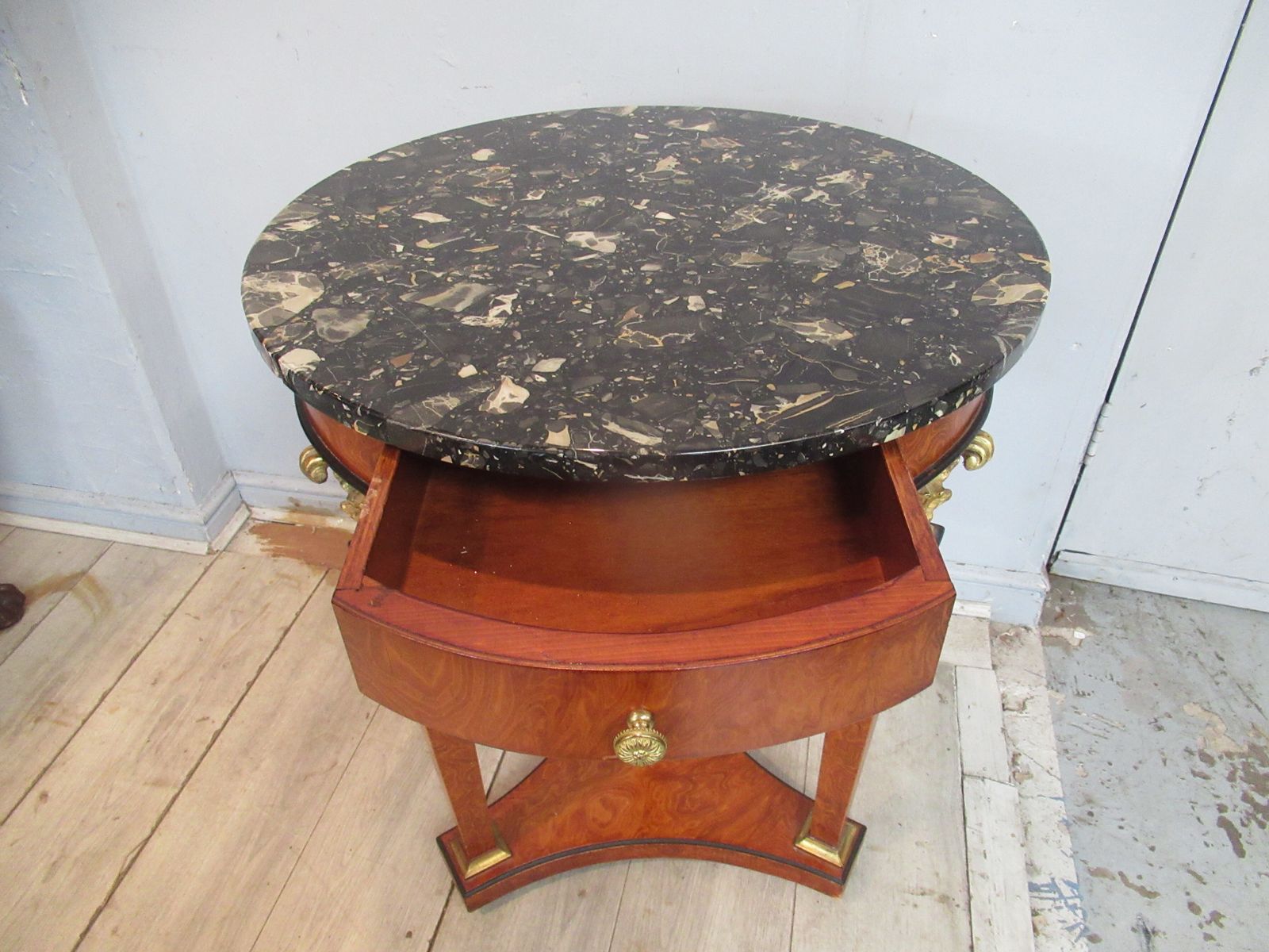 Round Marble Top     Lamp Table photo 345.0