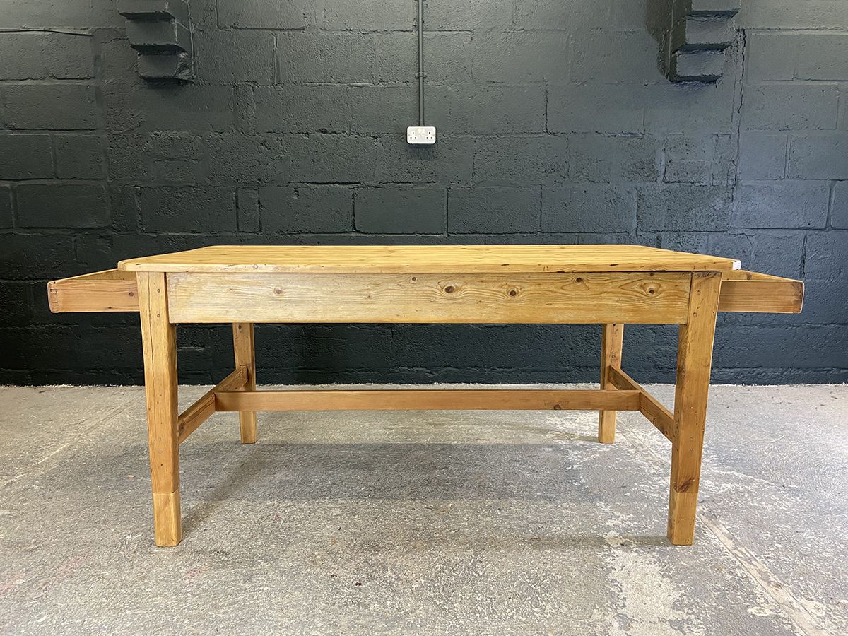 photo furniture Dorset Farmhouse Pine Kitchen Table