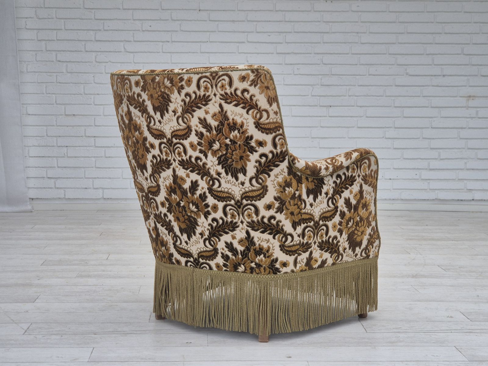 photo vinterior Jaren 1960, Deense Fauteuil, Meubelvelours, Essenhout.