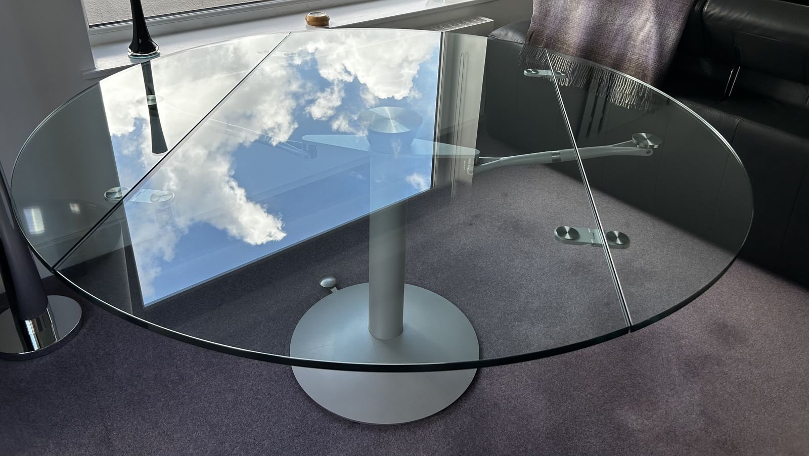 photo furniture Noas Glass Dining Table And 6 Noas Glisette Dining Chairs