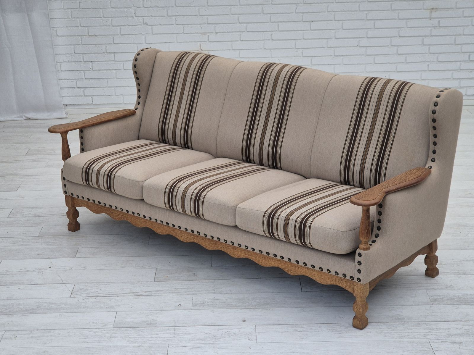 photo vintage 1970s, Danish 3 Seater Sofa, Furniture Wool Fabric, Oak Wood, Original Condition.