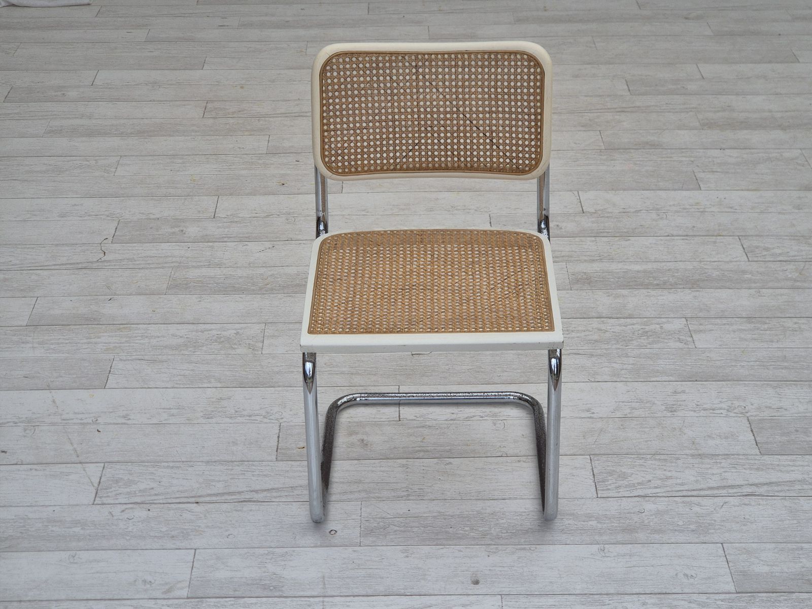 photo vintage Jaren 1970, Paar Italiaanse Vintage Stoelen, Ongerestaureerde Staat.