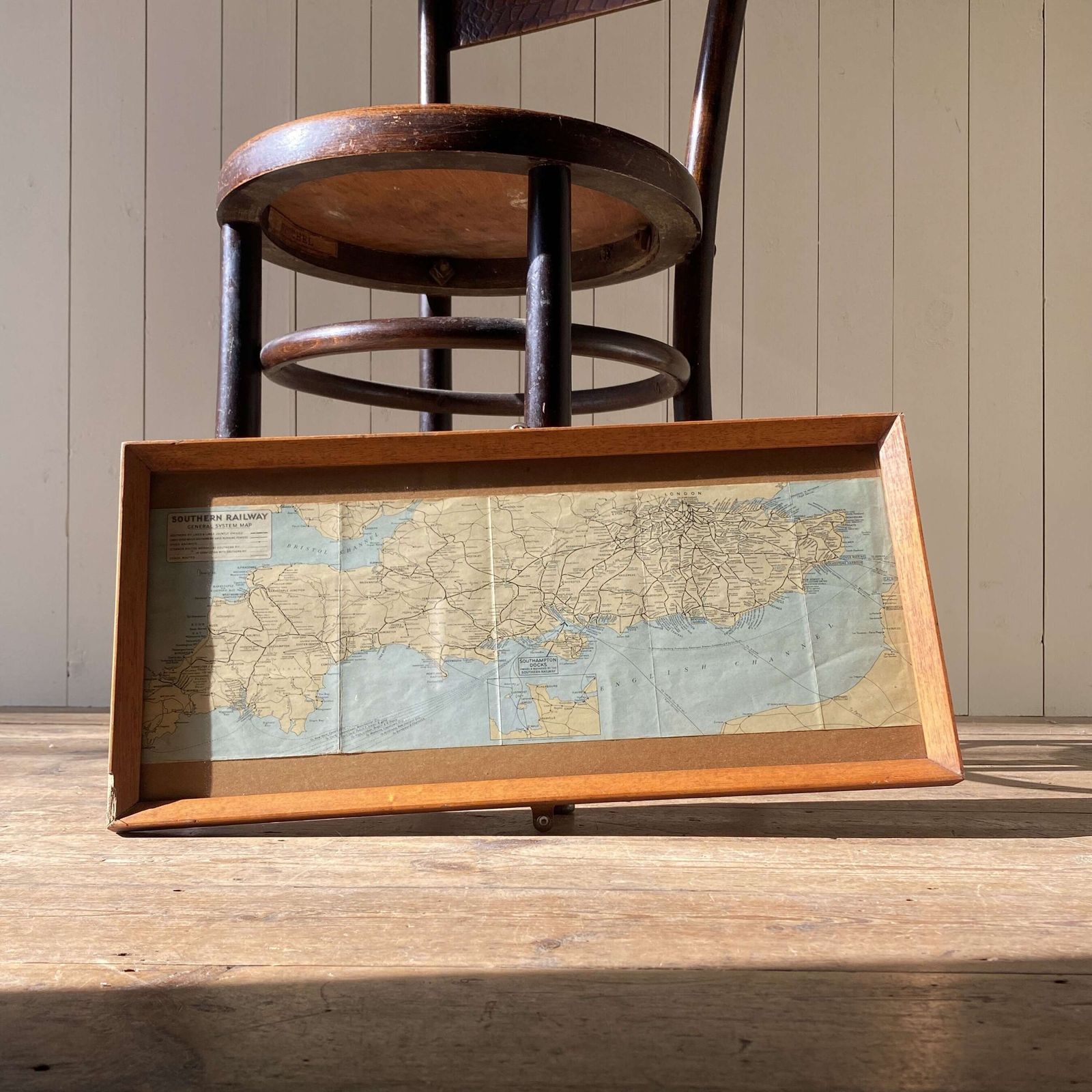 Framed Southern Railway Map, Early 20th Century photo vinterior