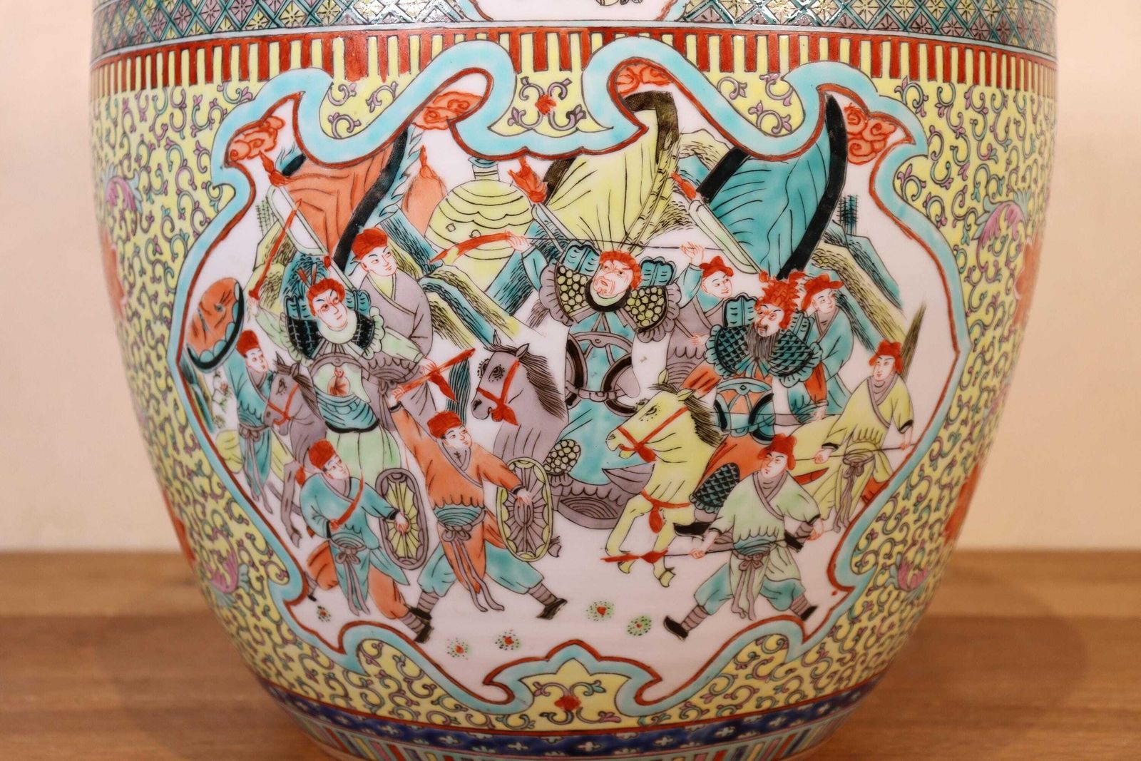 Chinese Porcelain Fishbowl , Aquarium , Or Plantstand In Typical Famille Jaune Decoration (St.216) photo Garden Decor
