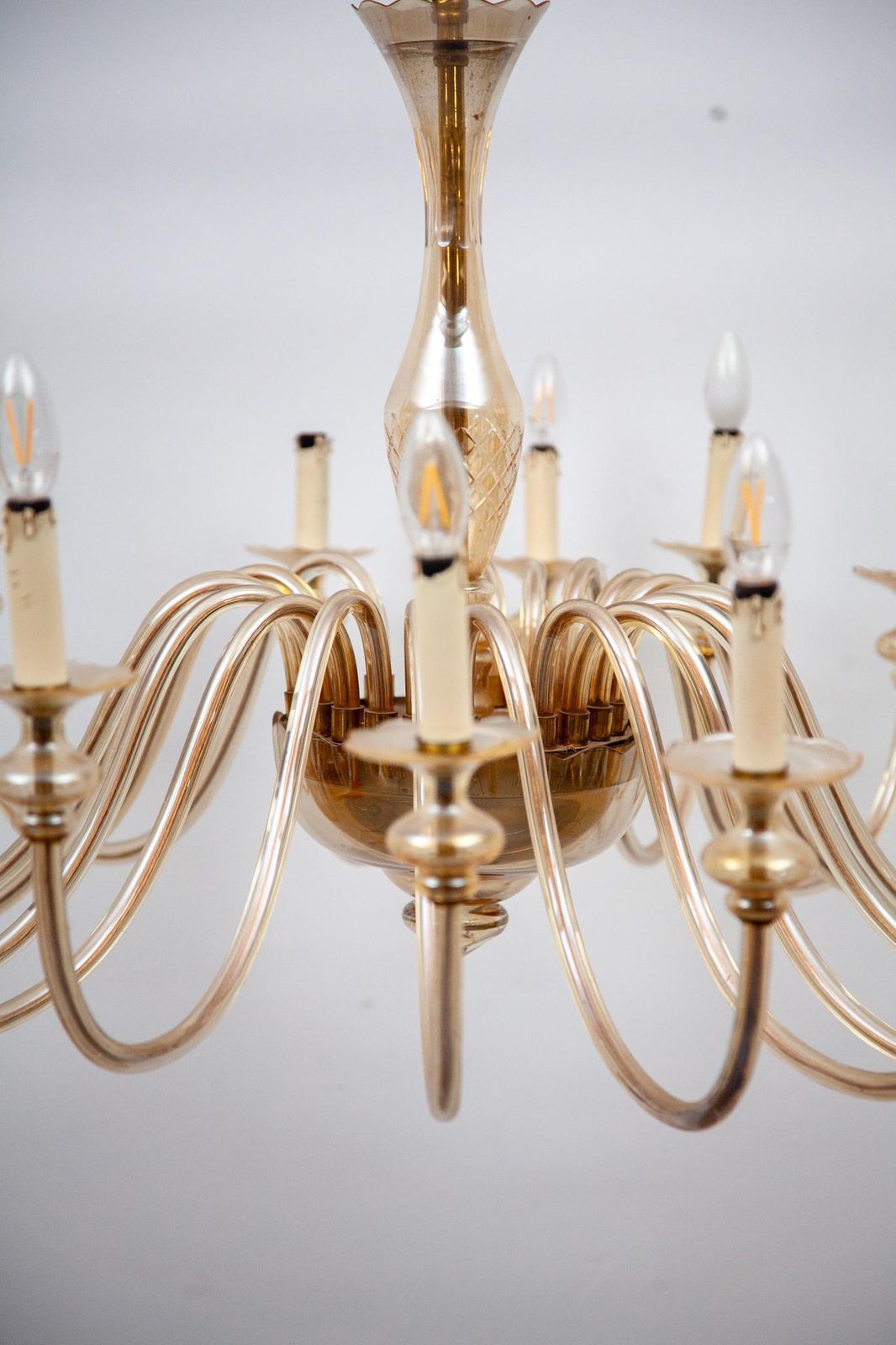 Hollywood Regency Murano Large Eighteen Arms Amber Glass Chandelier, 1950s photo vinterior