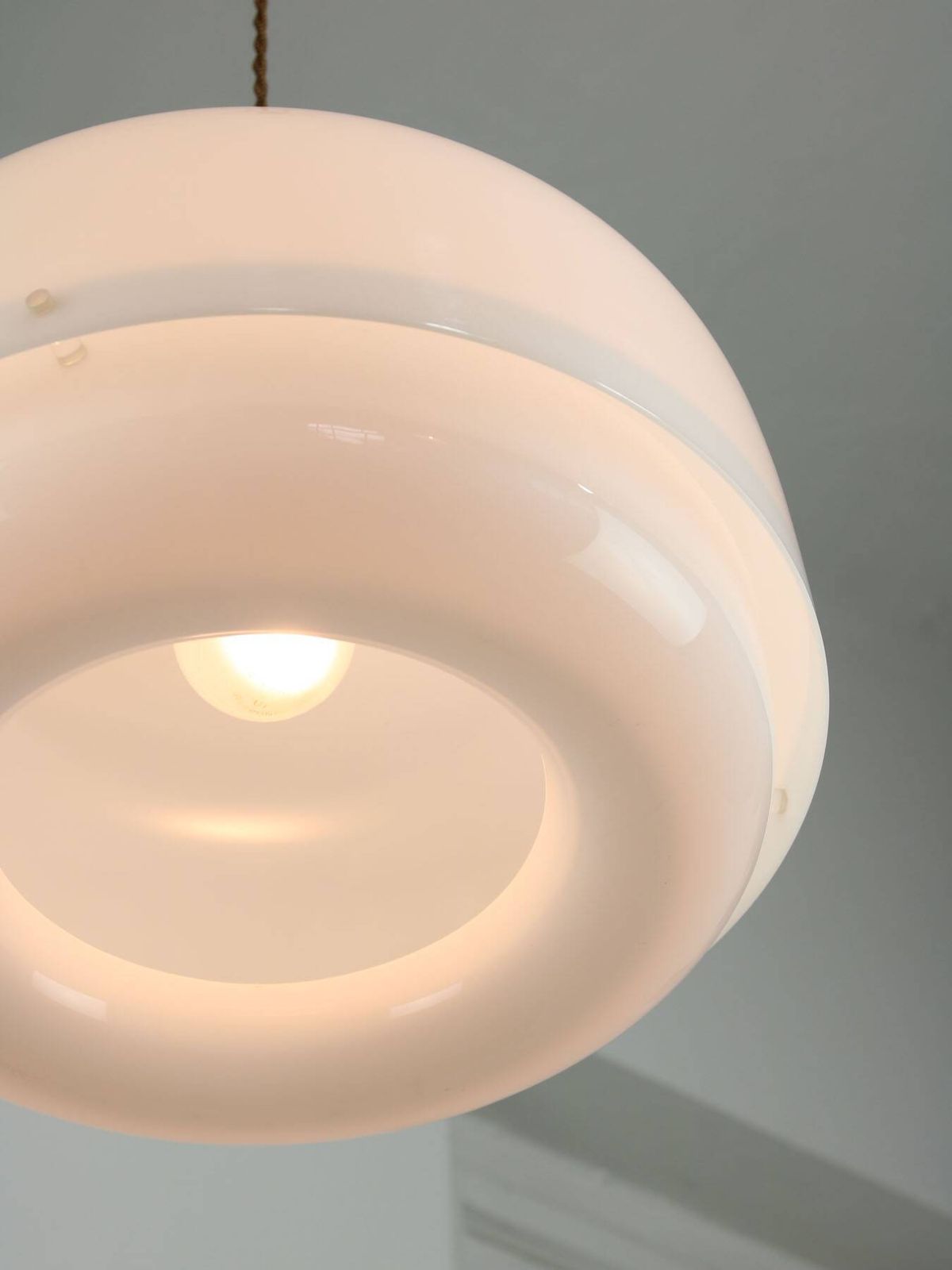 photo vinterior Italian White Medusa Pendant Lamp By Luigi Massoni For Guzzini, 1970s
