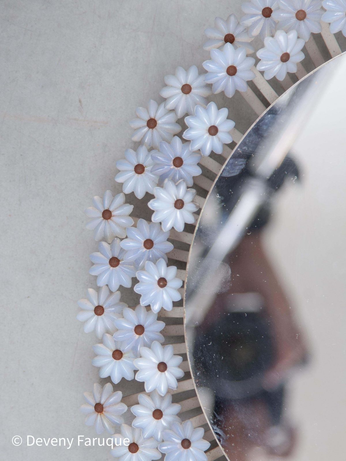 Illuminated Flower Wall Mounted Round Mirror By Münchner Zierspiegel, 1960s photo 1009.0