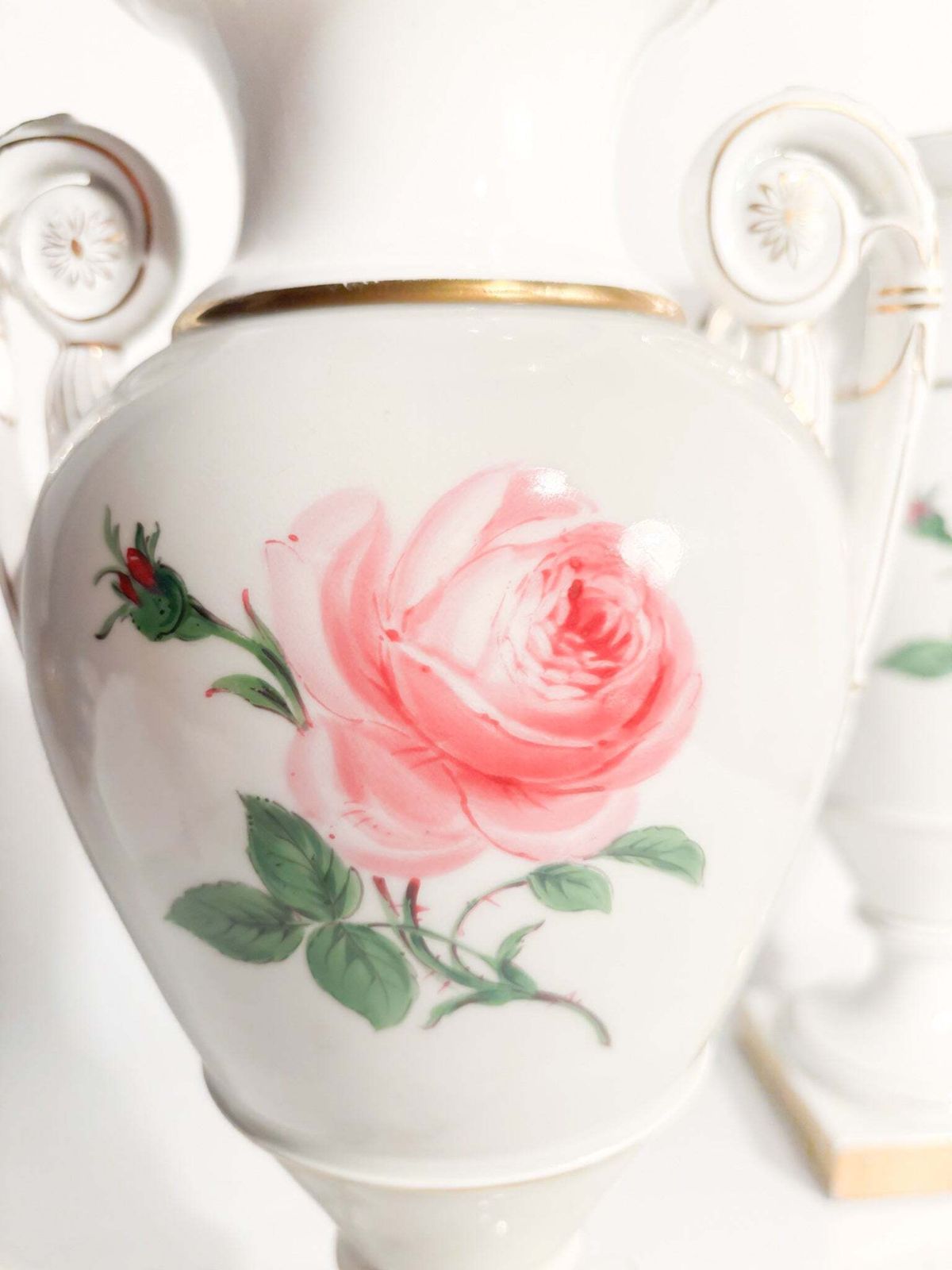 Pair Of Amphora Vases In Meissen Porcelain Red Rose Early 1900s photo for sale