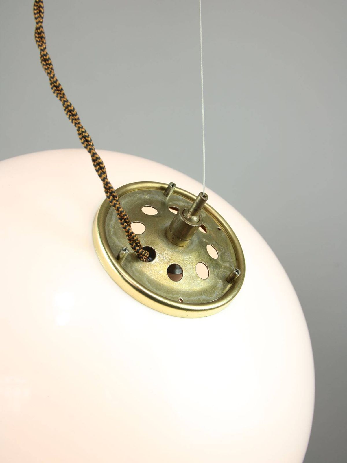 photo furniture Rare White And Gold Bud Lamp By Luigi Massoni For Guzzini, 1960