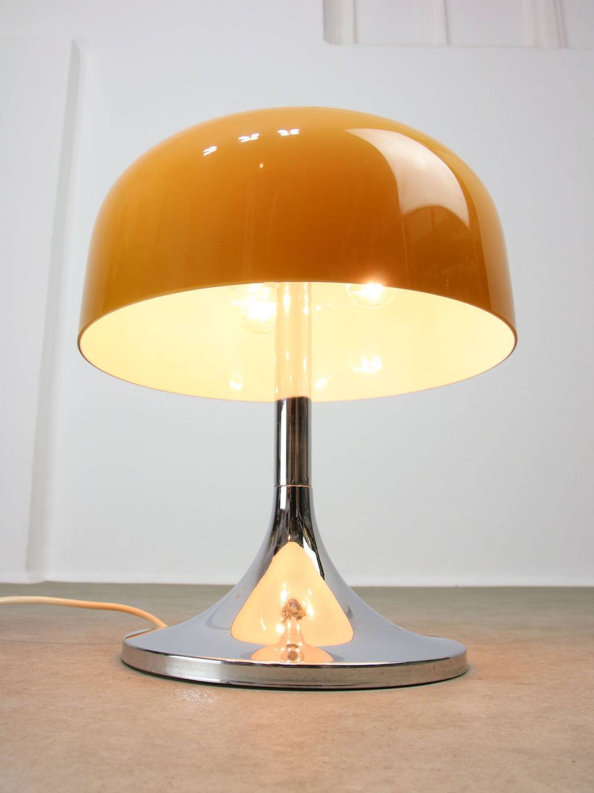 photo buy Space Age Medusa Desk Lamp By Luigi Massoni For Guzzini