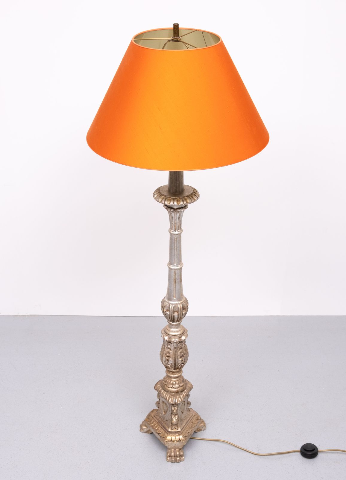 Italian Baroque Carved Wooden Floor Lamp 1970s photo 1176.0