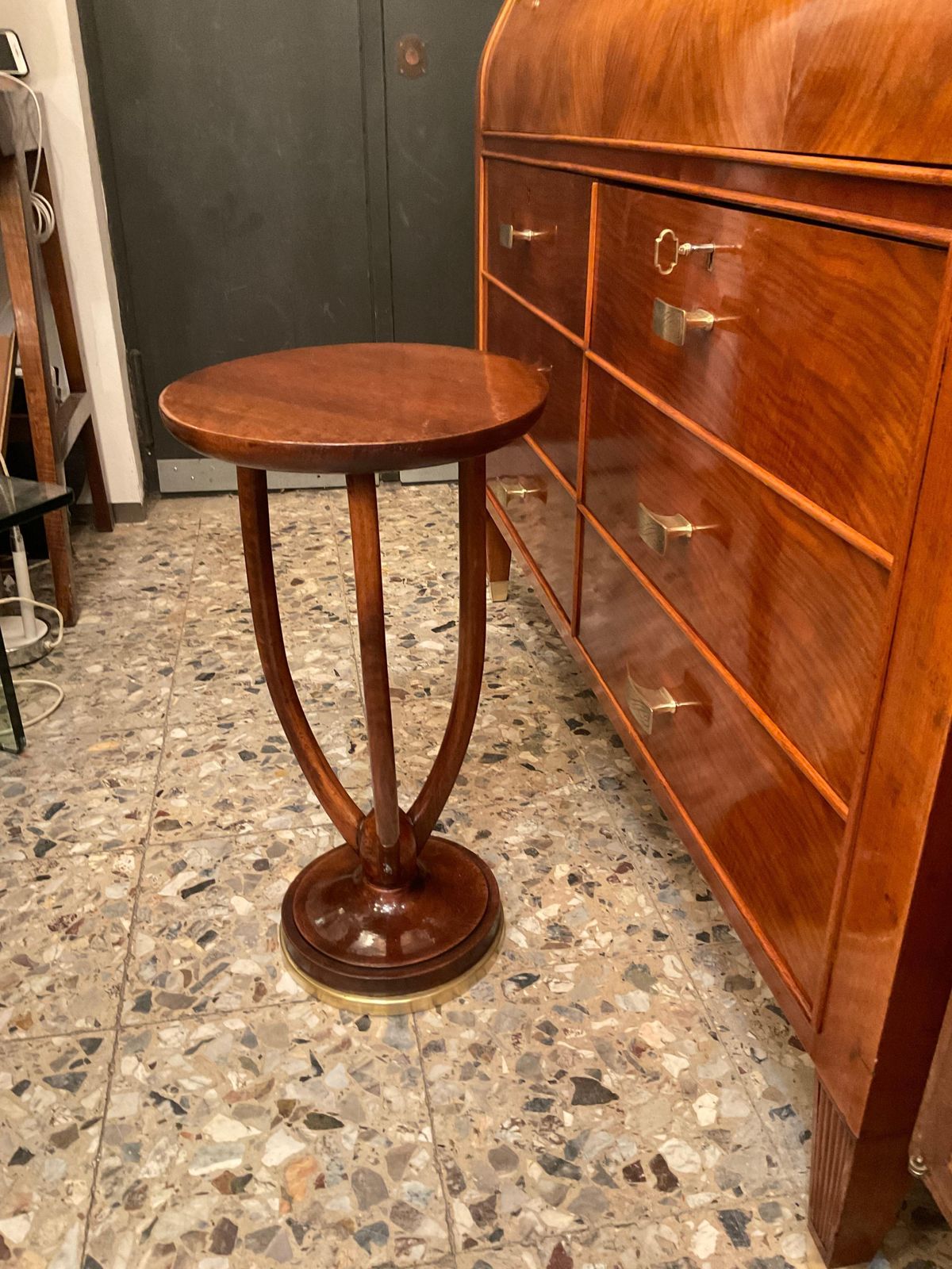 photo for sale Gueridón Art Decó   Walnut Wood And Brass Base   Italy 1925
