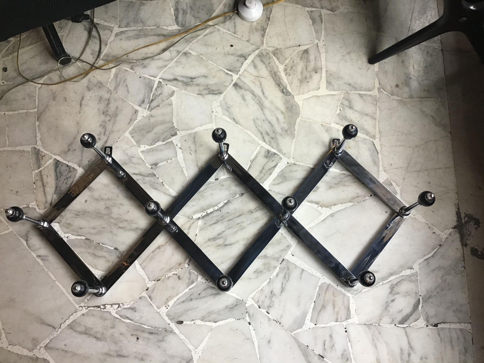 photo furniture Luigi Caccia Dominioni "Azucena " At4 Adjustable Metal Crome Coat Rack 1950 I