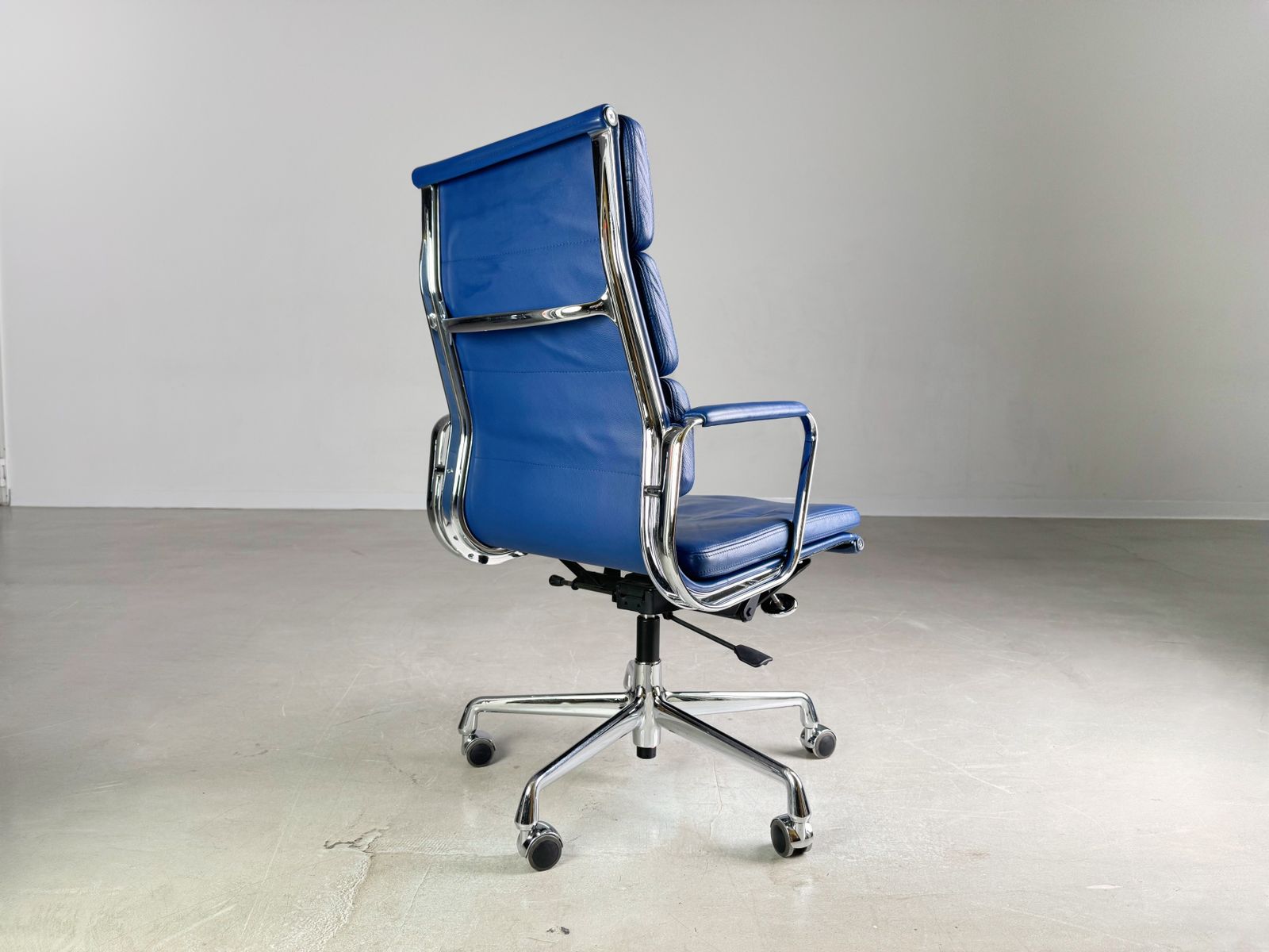 Original Vitra Ea 219 Office Chair Soft Pad Blue Charles & Ray Eames Leather photo Furniture