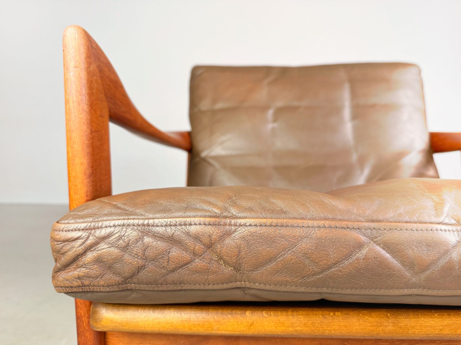 photo furniture Mid Century 3 Seater Sofa Niels Eilersen Illum Wikkelsø Couch Teak
