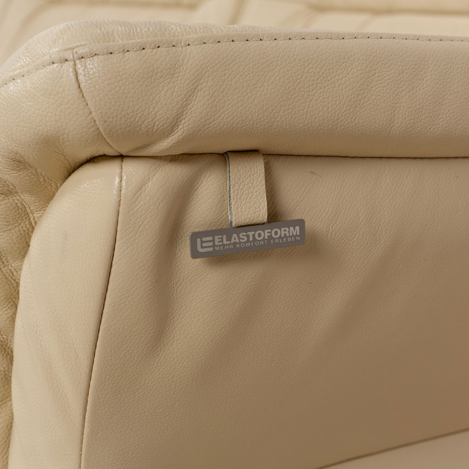photo furniture Canapé 3 places Elastoform en cuir, crème beige, fonction manuelle