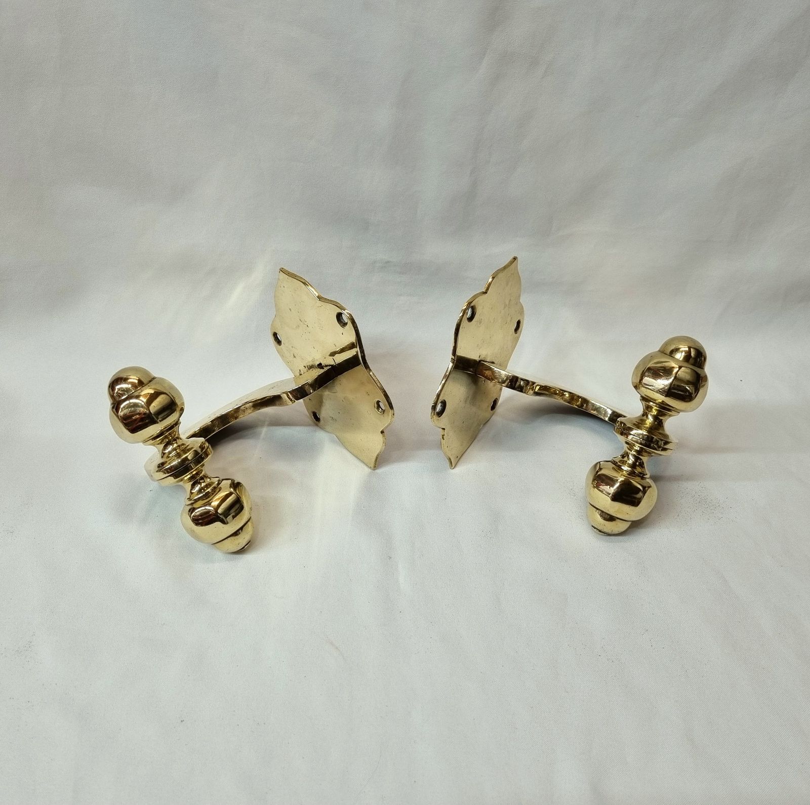 680.0 A Fine And Rare Pair Of 19th Century Heavy Brass Chimney Piece Opposing Jamb Hooks For Supporting Fireirons Either Side Of A Fireplace. photo