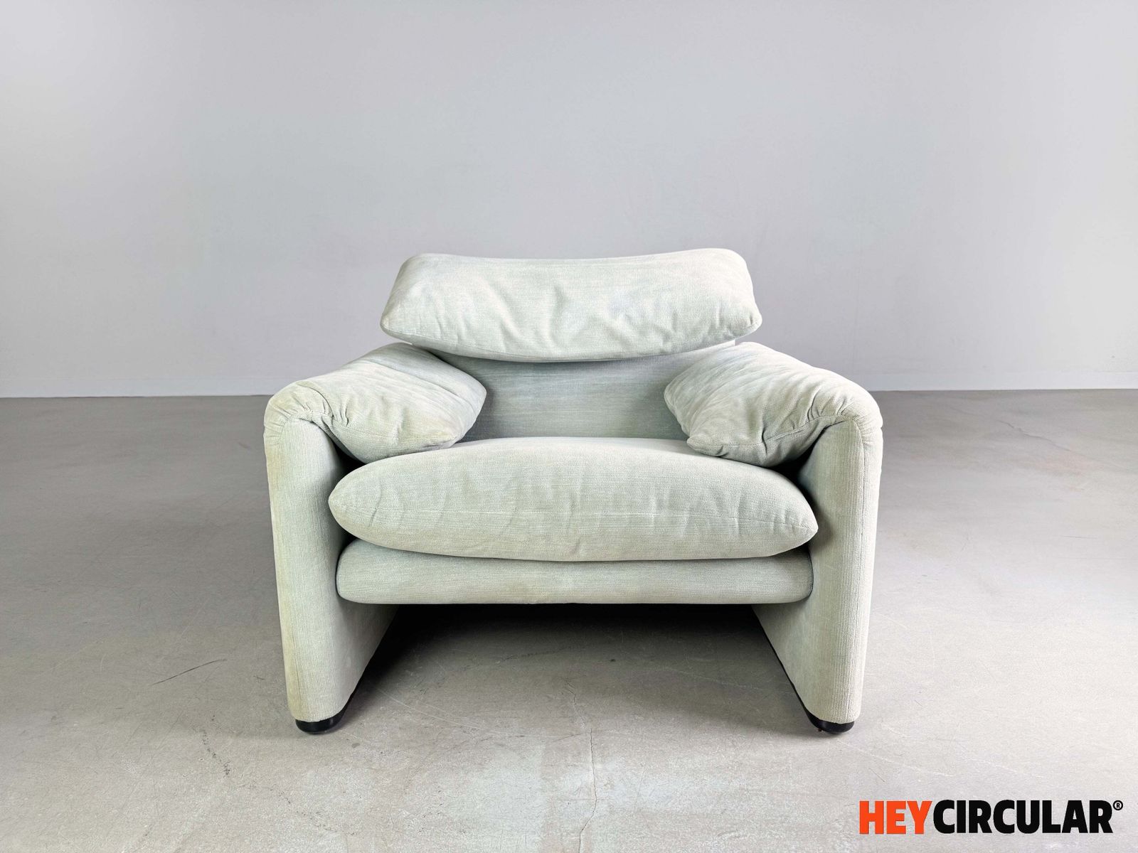 Cassina Maralunga fauteuil – Vico Magistretti – stof turquoise photo Meubels