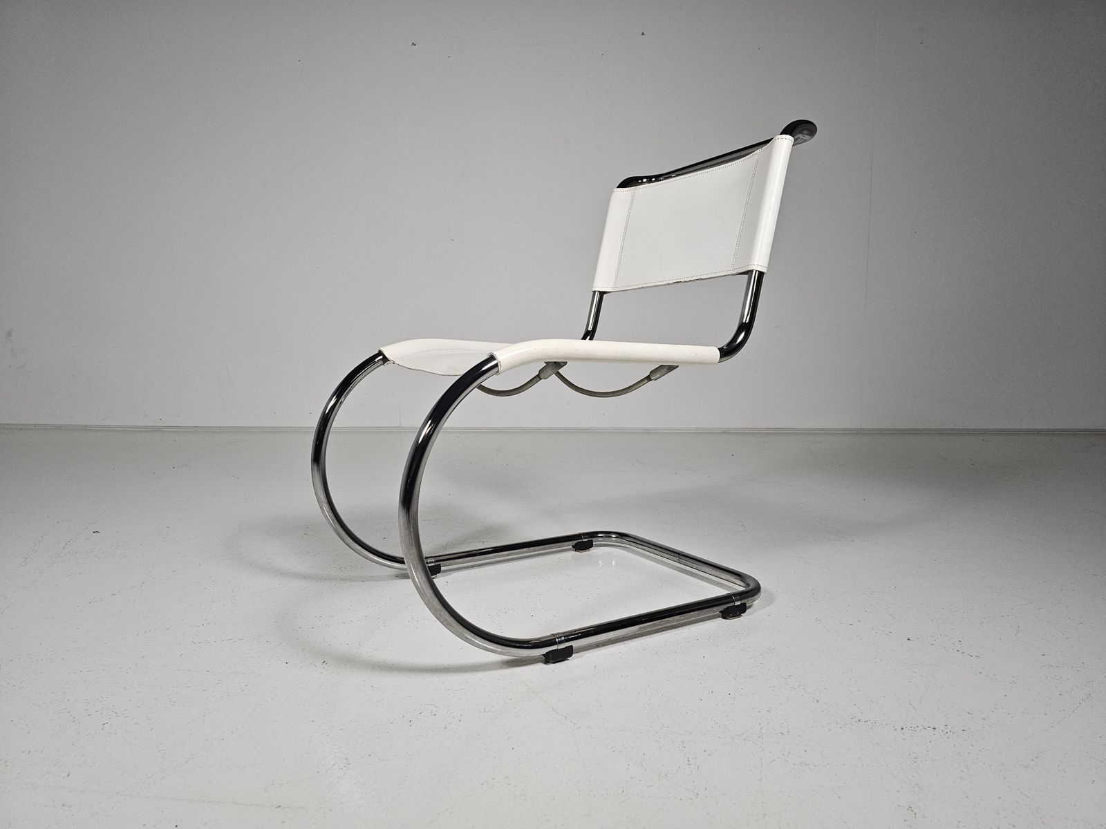 Set Of 6 Mies Van Der Rohe Mr10 White Cantilever Dining Chairs For Thonet, 1980s photo buy
