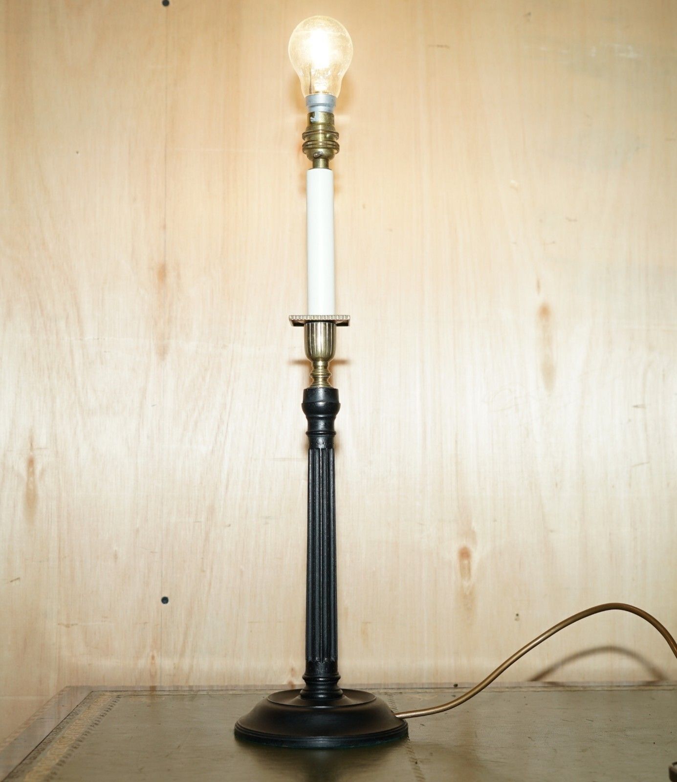 Fine Rrp £1095 Vaughan Fluted Column Candelabra Table Lamp With Bronzed Fittings