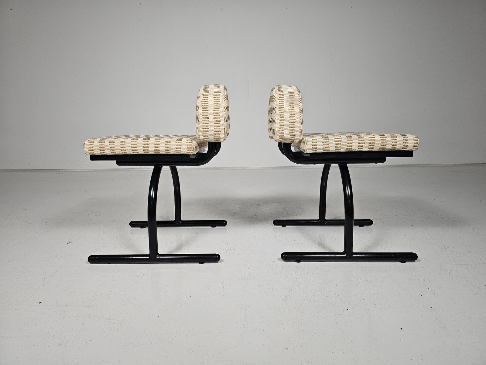 photo furniture Set Of 8 Memphis Style Chairs Attributed To Saporiti, Italy, 1980s
