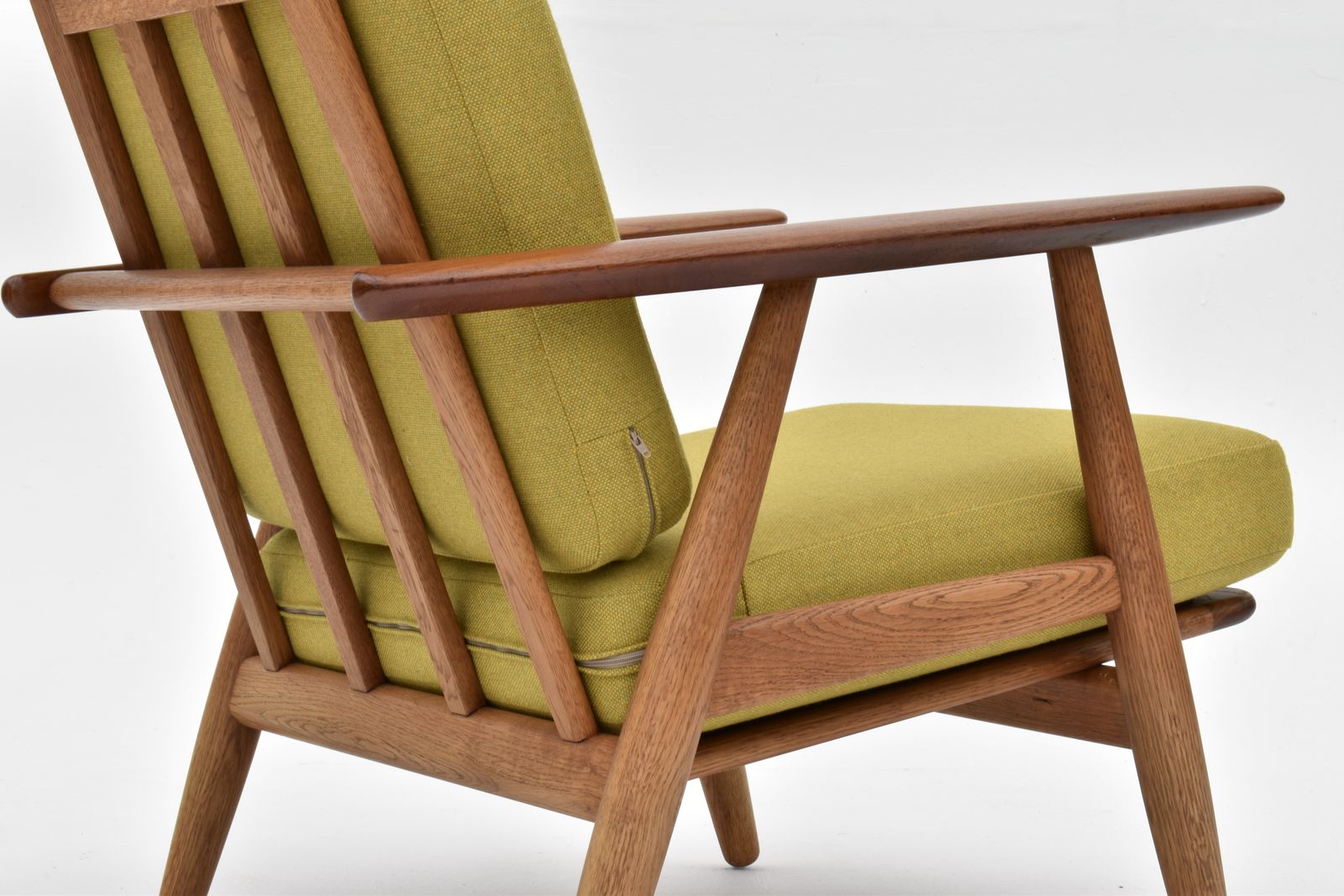 photo furniture Hans Wegner Ge240 Oak & Teak Cigar Chair For Getama
