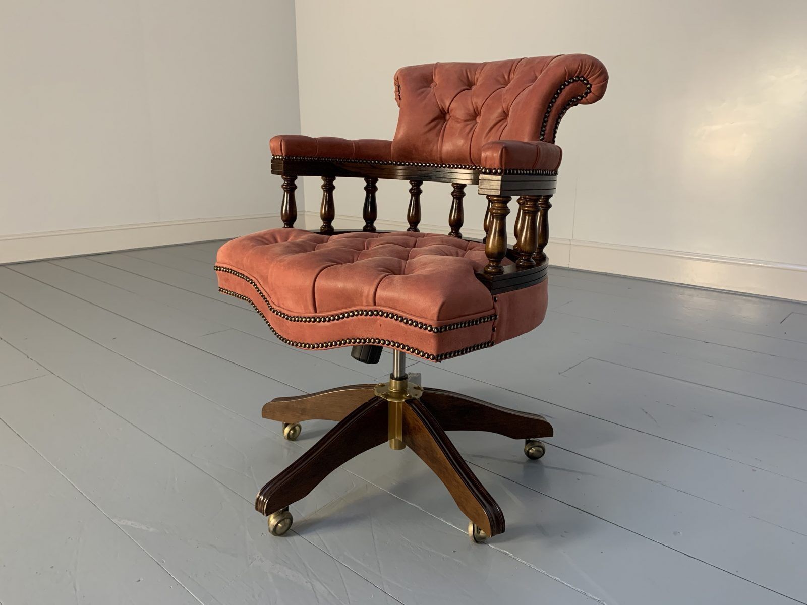 George Smith “Captain’s” Swivel Office Chair Armchair – In Pink Leather photo vinterior
