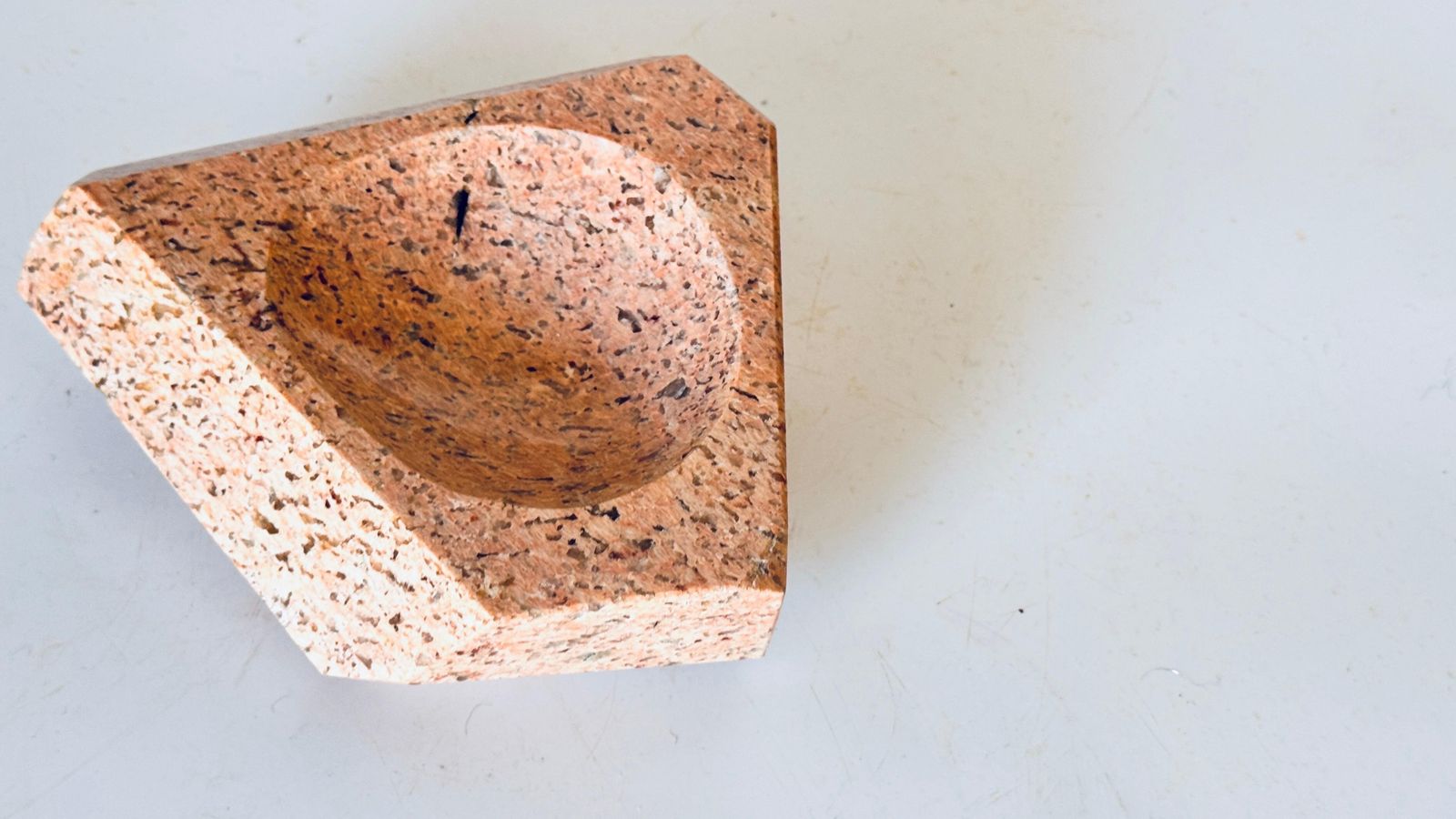 Heavy Art Deco Ashtray, 1930s, Straight Lines Inspired By Bauhaus Pink Marble photo vinterior