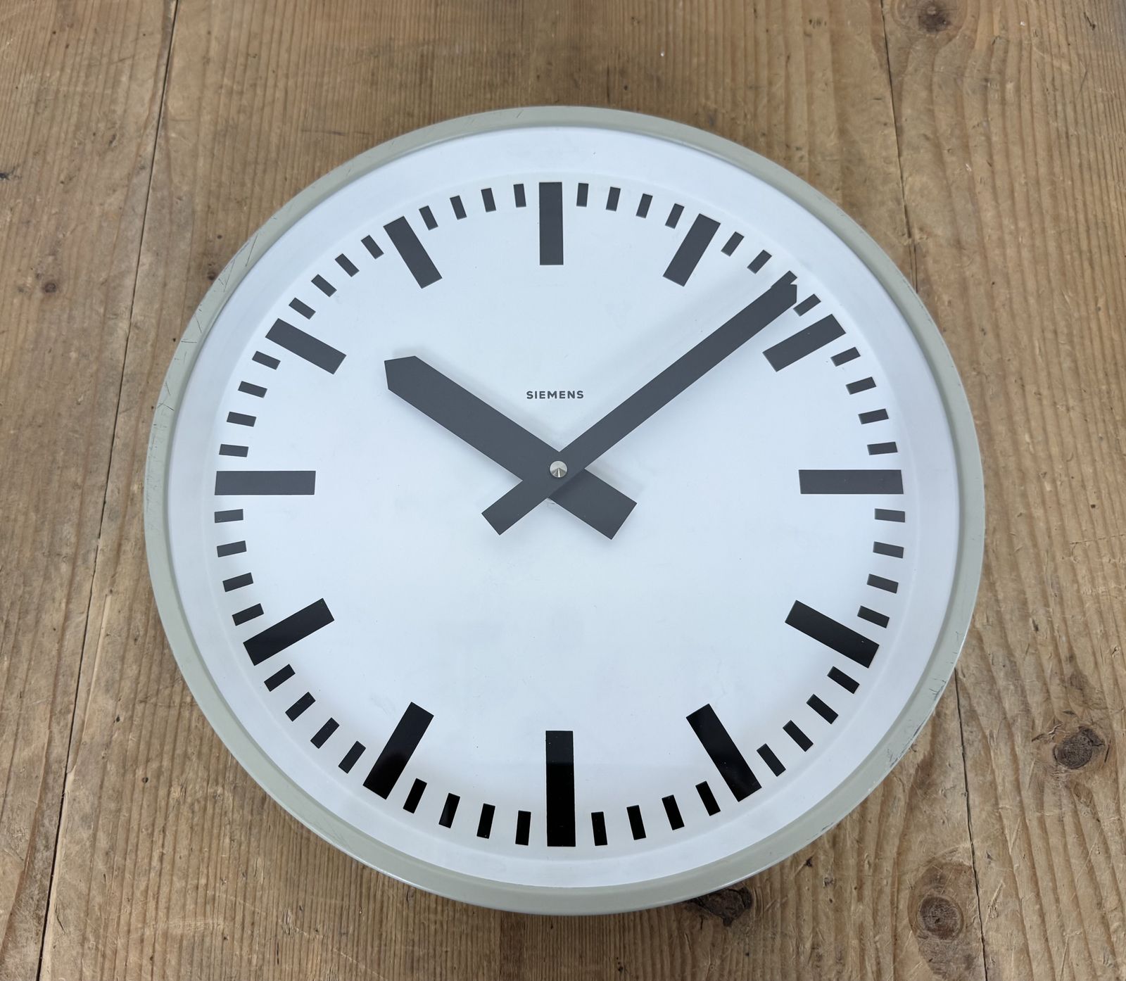photo buy Grey Industrial Factory Wall Clock From Siemens, 1970s