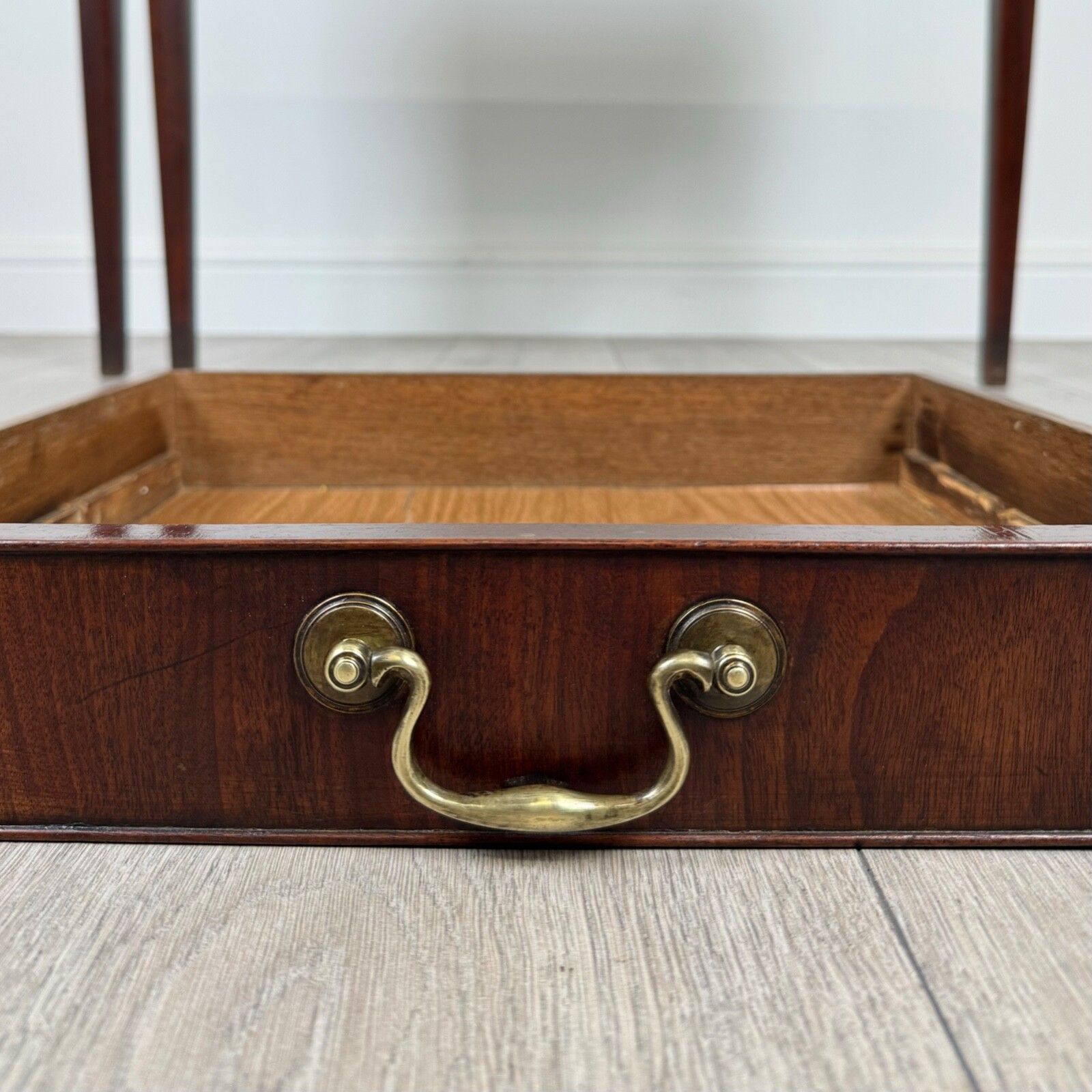 585.0 Antique 19th Century Good Quality Tea Table In Mahogany photo