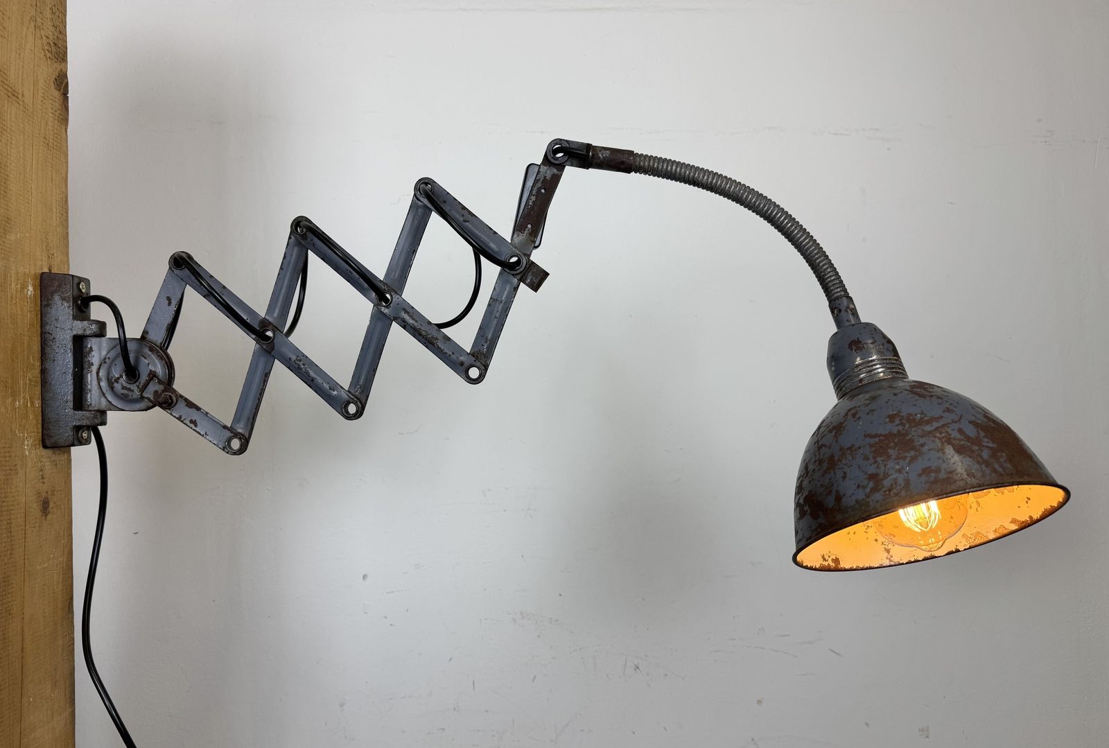 Grey Industrial Scissor Wall Lamp From Elektroinstala, 1960s photo vinterior