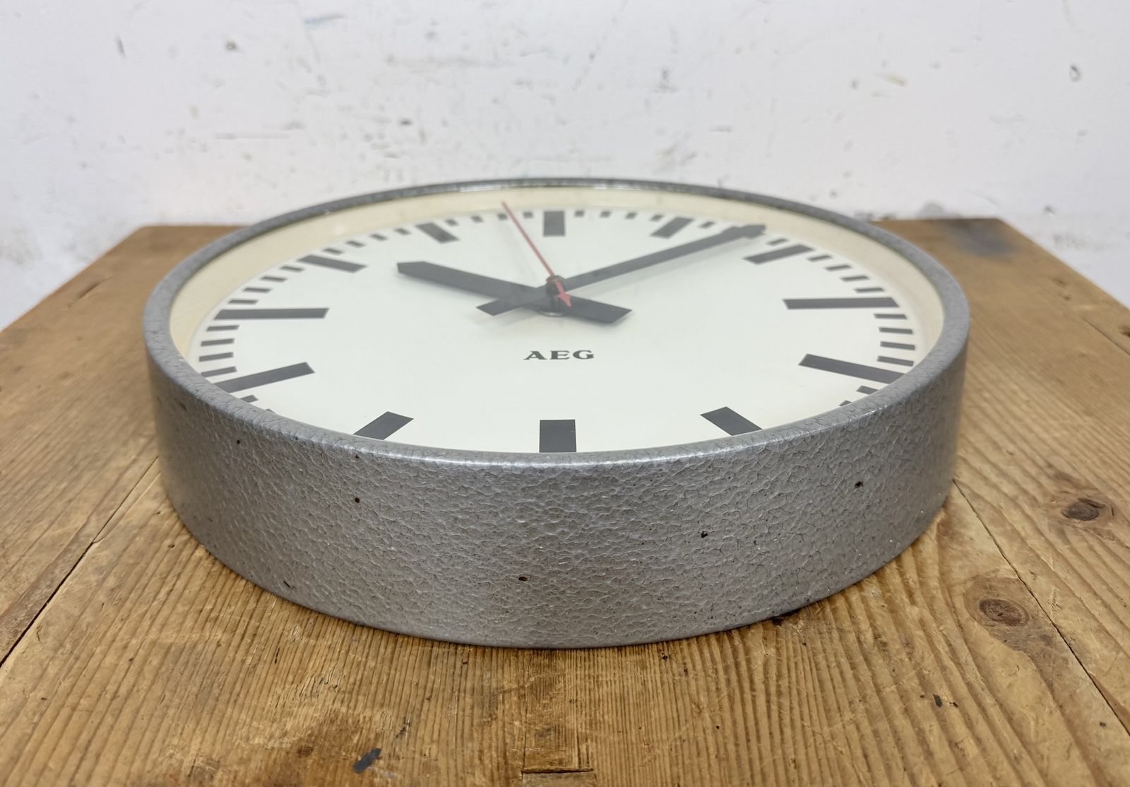 photo furniture Grey Electric Industrial Station Wall Clock From Aeg, 1960s