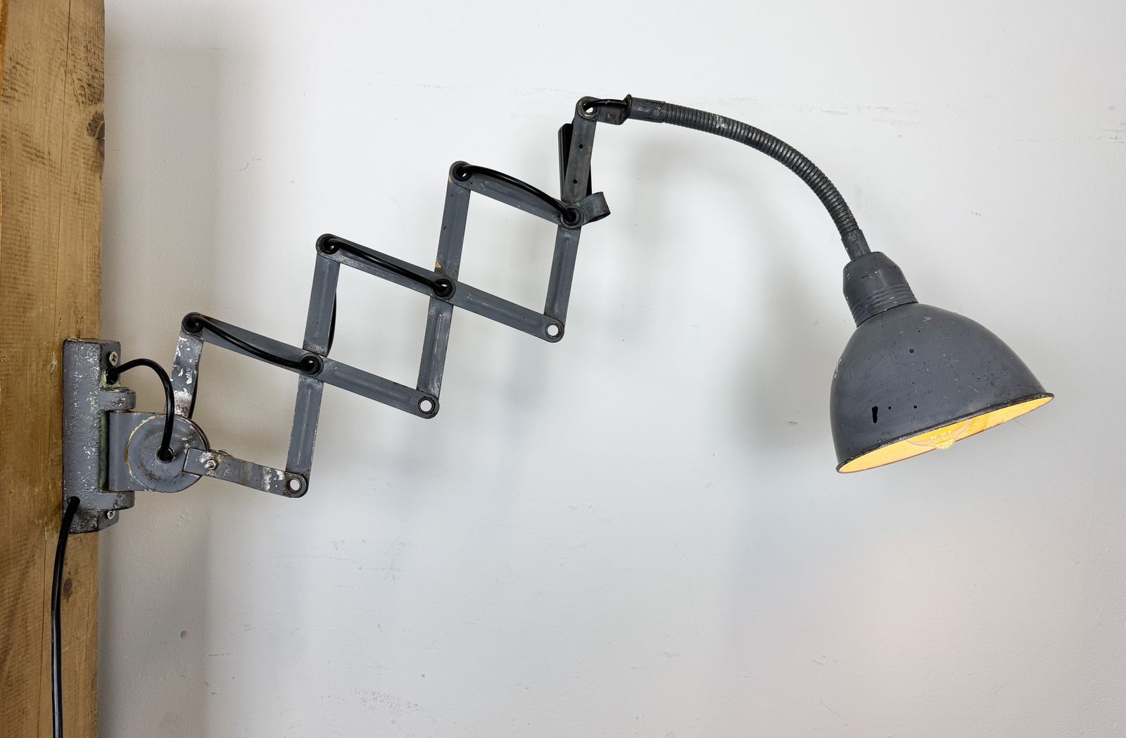 photo vintage Grey Industrial Gooseneck Scissor Wall Lamp From Elektroinstala, 1960s