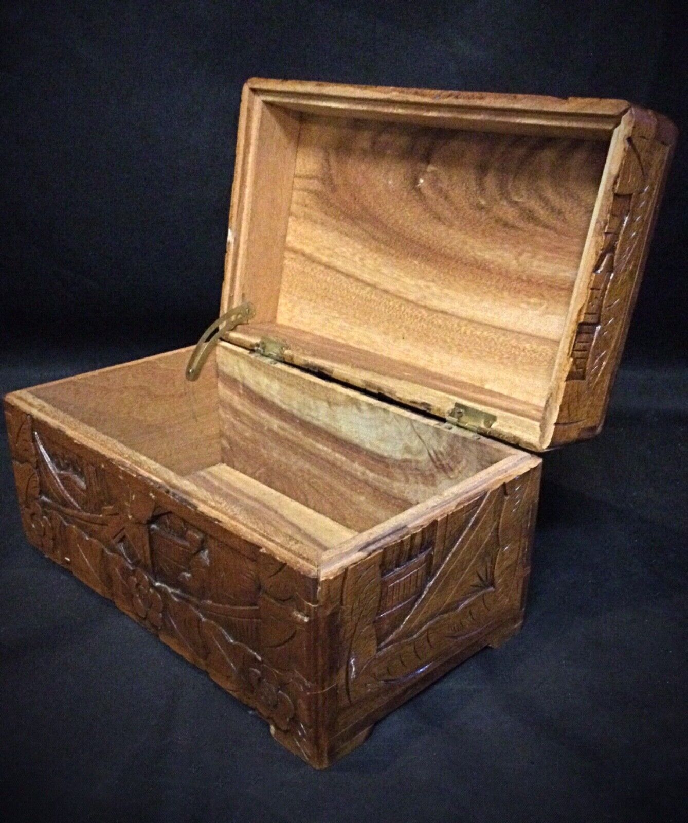 Beautiful Hand Carved Jewelry Box photo 500.0