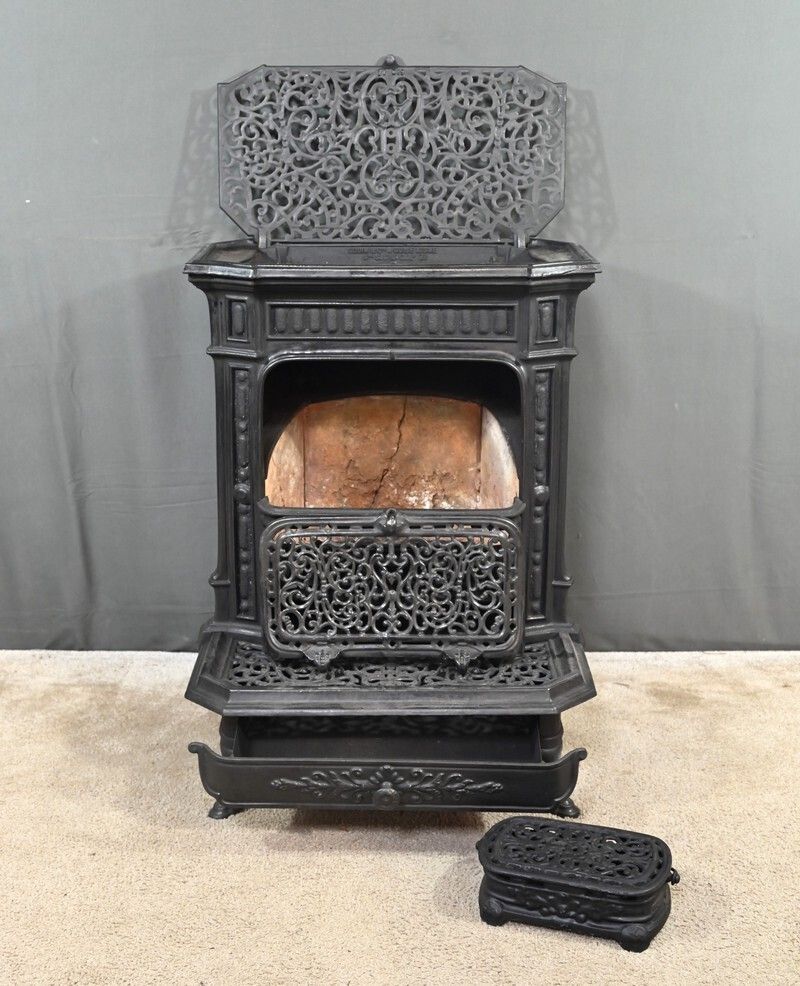 Cast Iron Coal Stove – Early 20th Century photo Home Fixtures