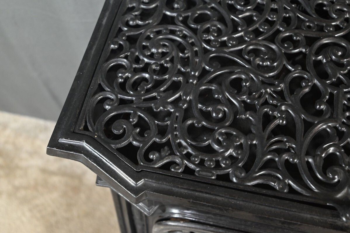 Cast Iron Coal Stove – Early 20th Century photo vinterior