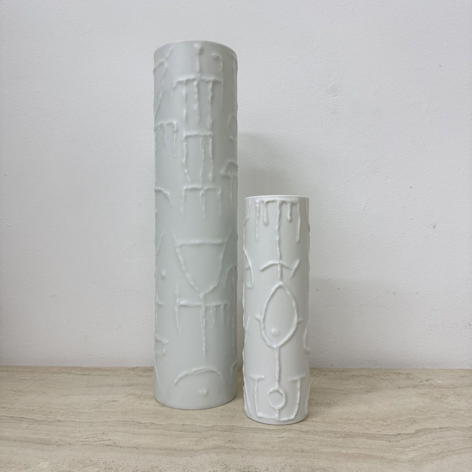 Set Van 2 Abstracte Porseleinen Vazen Van Cuno Fischer Voor Rosenthal, Duitsland, Jaren 1980 photo for sale