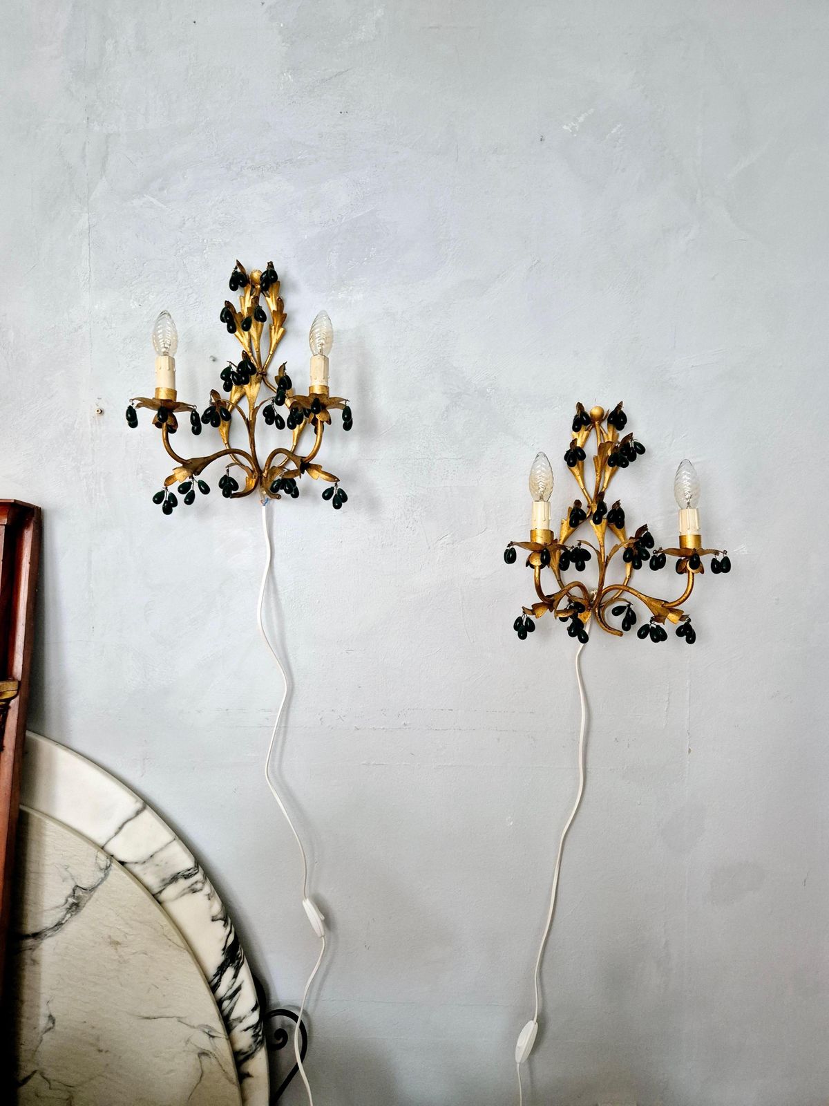 Wall Lights, Gilted Metal With Green Glass Drops, Italien Mid 1900s Regency photo for sale