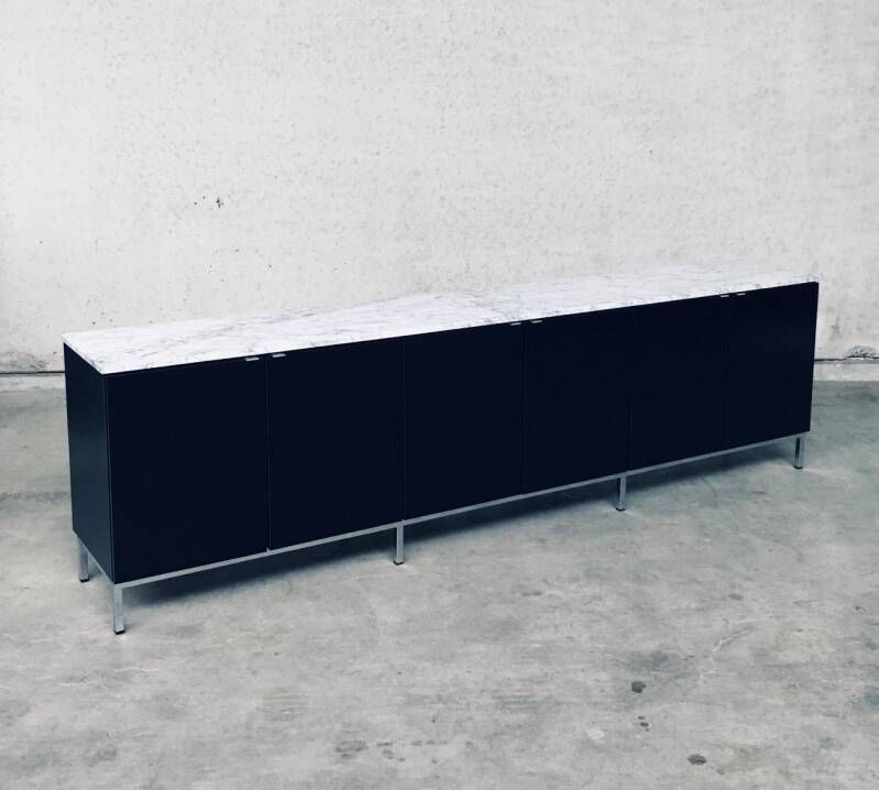 1970's Midcentury Modern Design Credenza By Florence Knoll