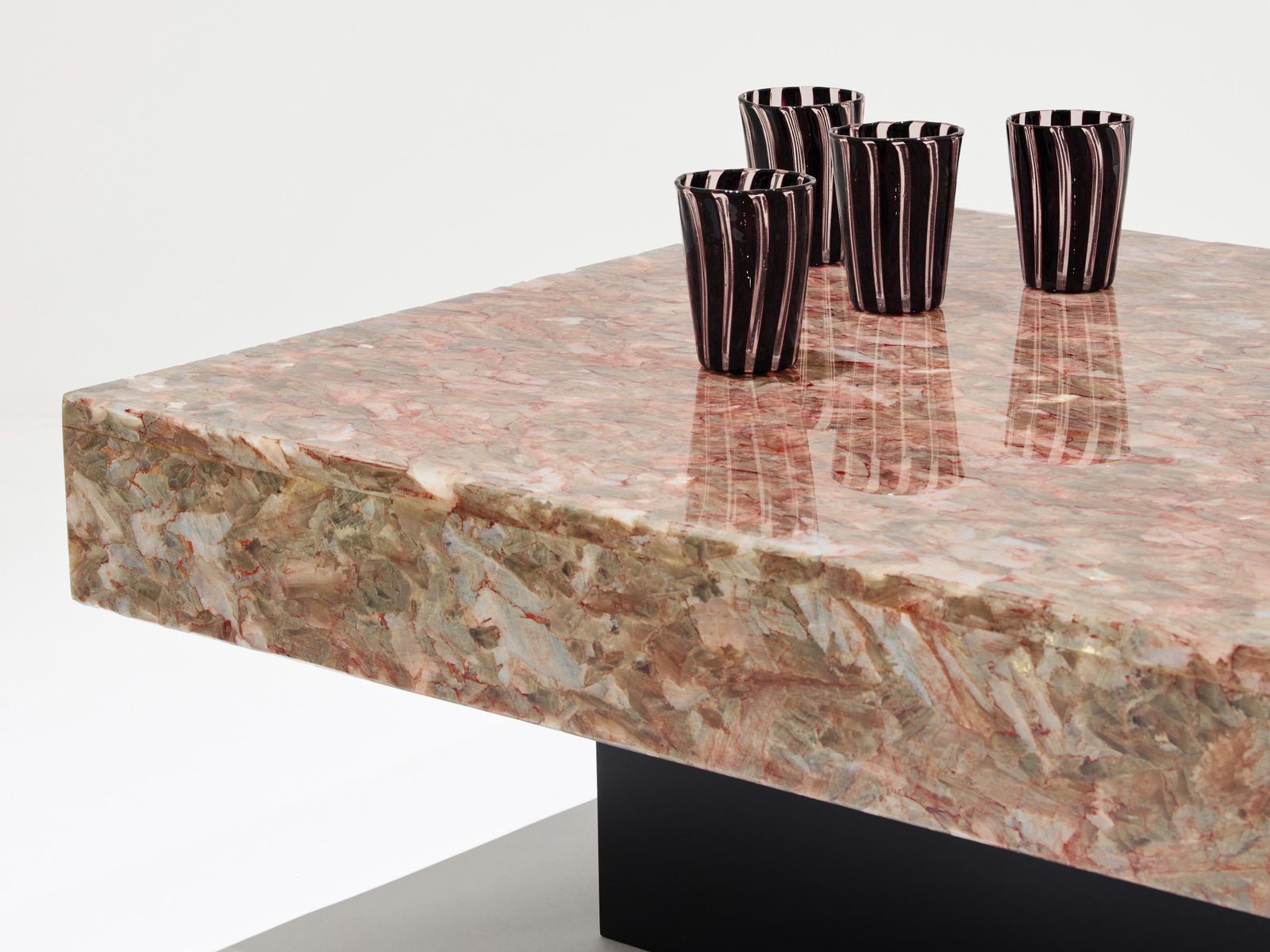 Table basse italienne en albâtre cristallin rose, fin des années 1970 photo vintage