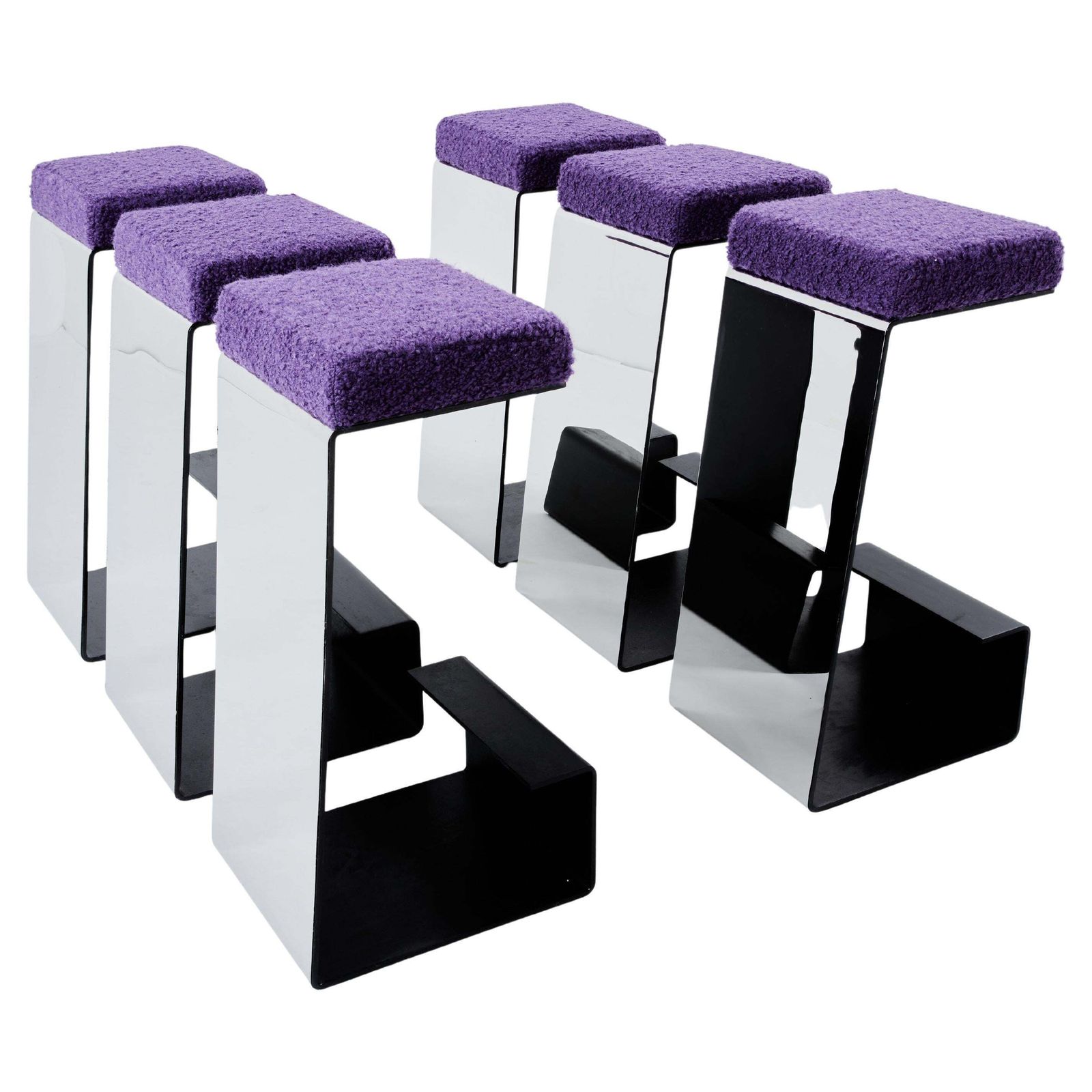 Ensemble de six tabourets de bar français en fer forgé et acier poli, revêtement bouclé, années 1970